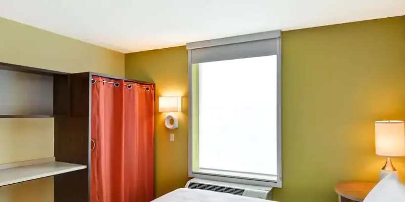 home 2 helena guestroom with roller shades